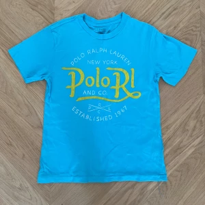 Ralph Lauren t-shirt - Ralph Lauren t-shirt som krymp från S till XXS typ. Riktigt bra skick inga defekter finns. Äkta. 