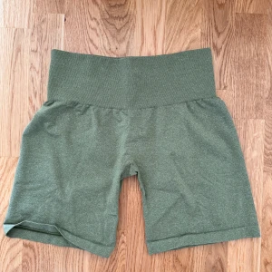 Shorts NVGTN - Ett par shorts från NVGTN i fint skick, knappt använda. Storlek M och köparen står för frakten. 