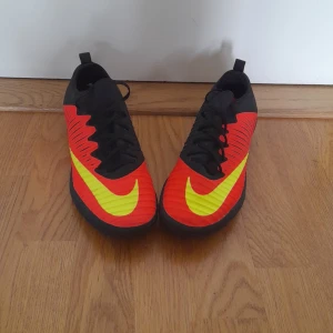 Nike fotbollskor - Fotbollskor använda max 5 gånger, storlek 41