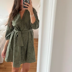 Zara klänning  -  oanvänd klänning från zara !!💕