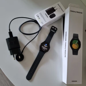 Helt ny galaxi watch5 Samsung  - En helt ny galaxy watch5 ligger kvar i kartong dubbel köpt därav att vi säljer av en! Tyvärr så är den låst. 