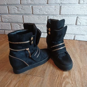 Kilklackar - Supersnygga kilklackar liknande de populära från Isabel marant💕