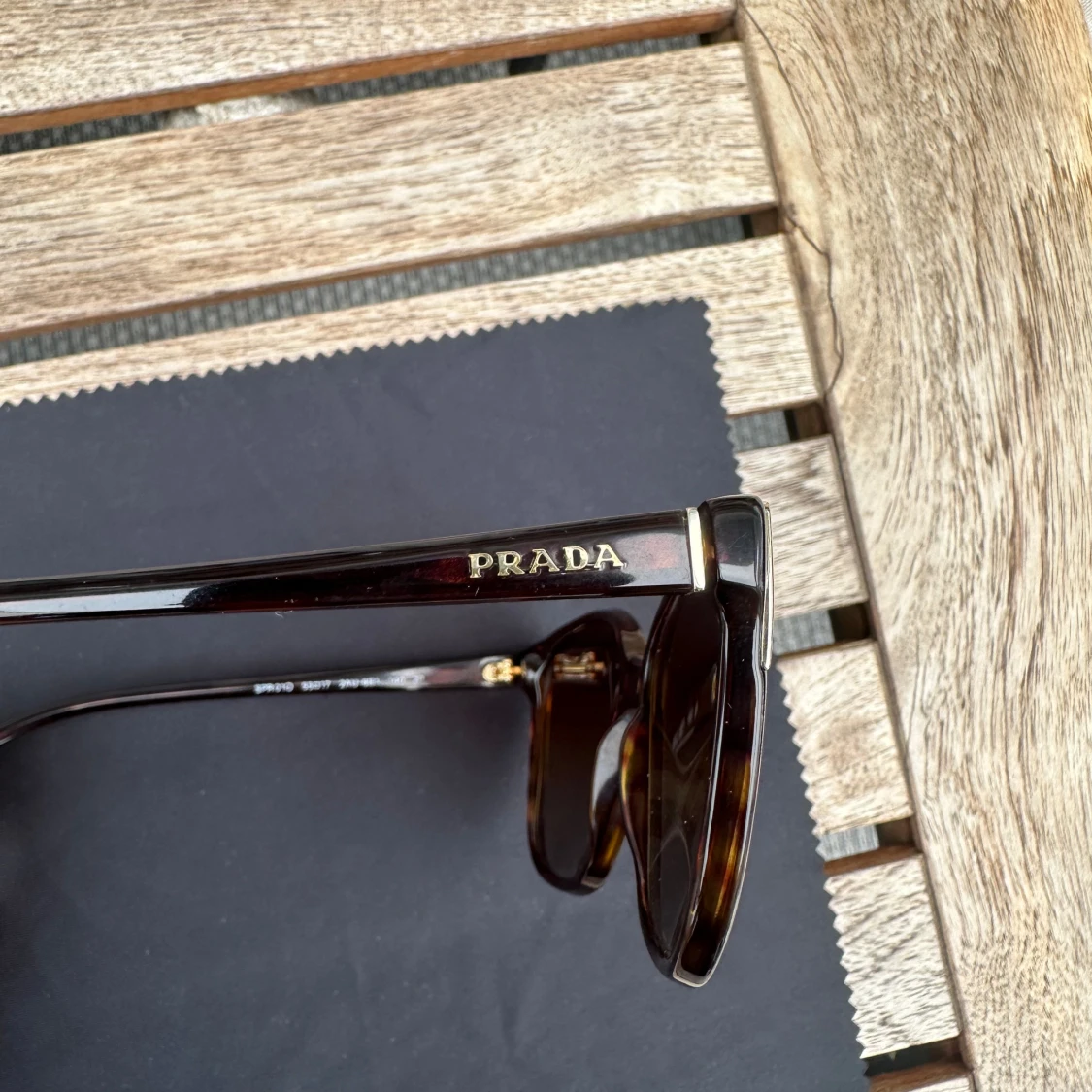 Prada solglasögon  - 90