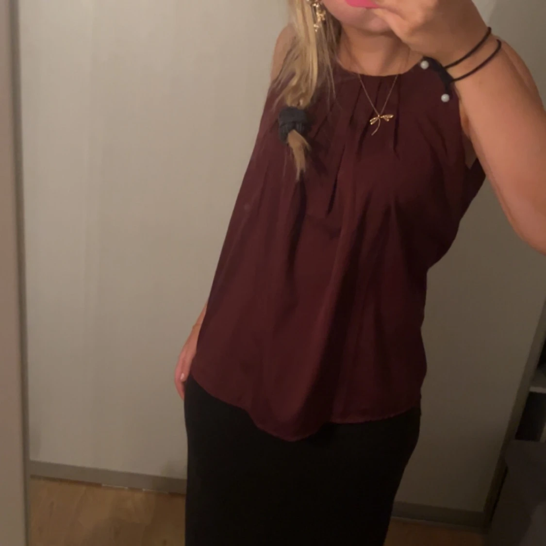 Vinröd ärmlös topp