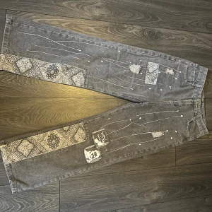 Gråa baggy jeans  - Gråa baggy jeans 🩶 Storlek 40, unisex och aldrig använda!