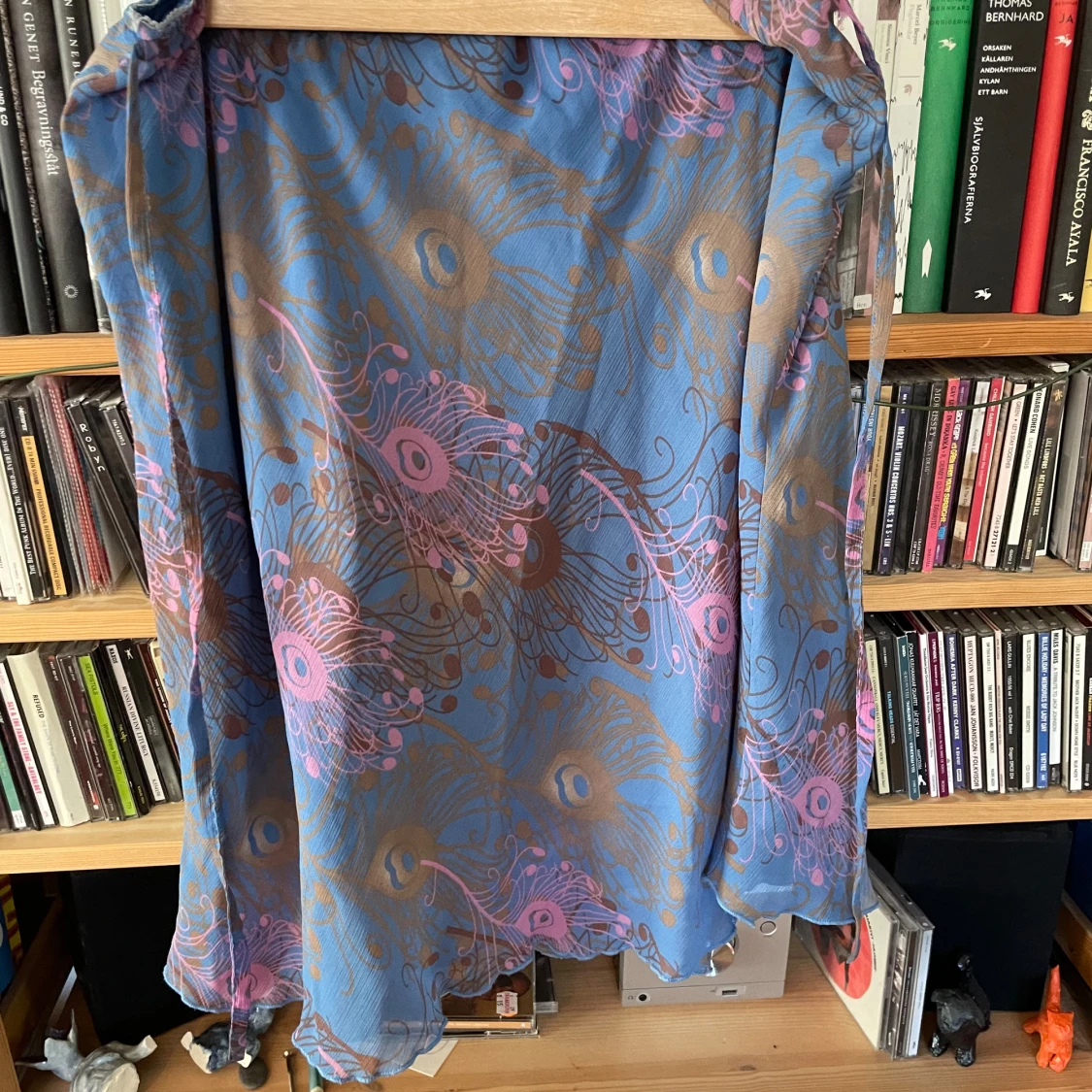 Blå kjol med mönster - 90