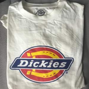 Fin dickies tröja, använd men i fint skick. Strl M.