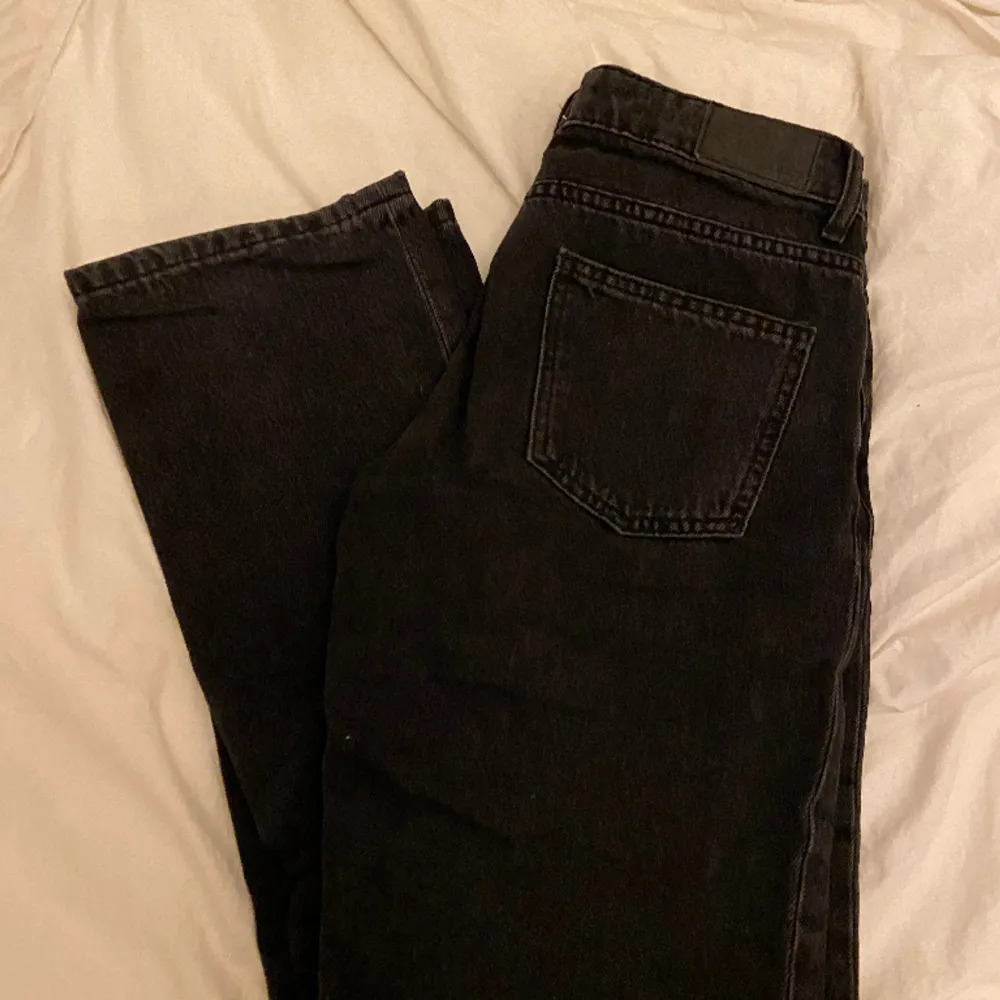 Säljer dessa Lågmidjade jeans, pris kan diskuteras💕. Jeans & Byxor.