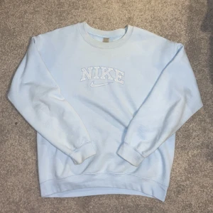 Nike sweatshirt  - En Nike vintage tröja som jag säljer då den inte kommer till användning längre. 
