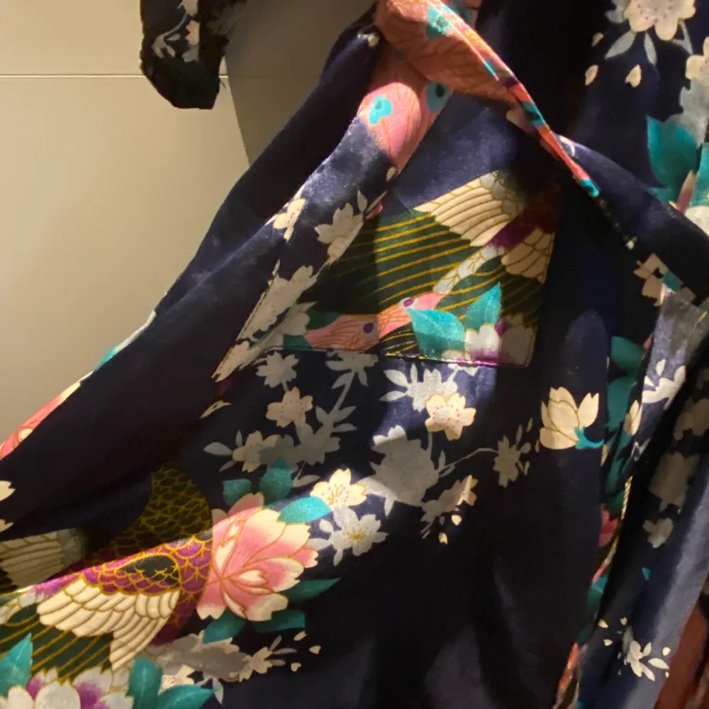 Nästan helt ny kimono Onesize  . Tröjor & Koftor.