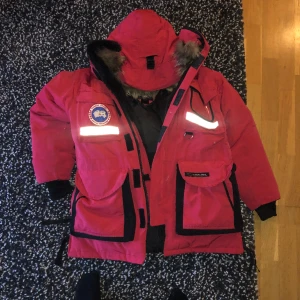 Canada Goose Parka - Canada goose parka Storlek XS Sitter som medium