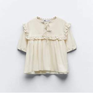 Säljer denna fina Zara blus som ej kommer till användning, den säljs ej på hemsidan längre. 💓
