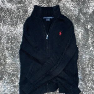 Ralph lauren röja  - Säljer min polo Ralph lauren tröja, skick 8/10, storlek m men sitter som s.