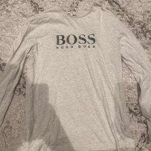Hugo boss tröja - Hugo boss tröja  Storlek 14 år
