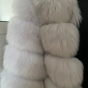 Born in Stockholm pälsjacka  - Knappt använd i färgen nature white inte äkta päls