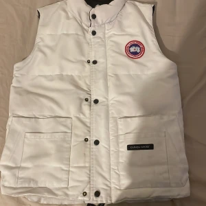 En av dom skönaste västar  - Jag säljer den för jag växer ur den, gammal Model, äkta 