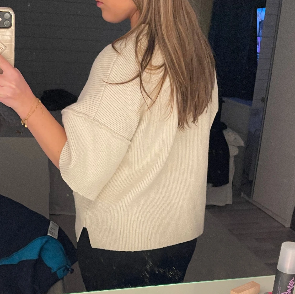 Stickad T-shirt, beige.