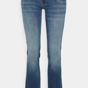 Pepe Jeans - Fina blå Pepe jeans som tyvärr var lite små. Använda några gånger men i bra skick!💘 Originalpris 700kr från Zalando💙