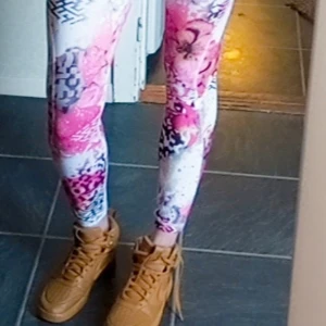 Söta rosa mönstrade tights - Nyskick i princip aldrig använda 