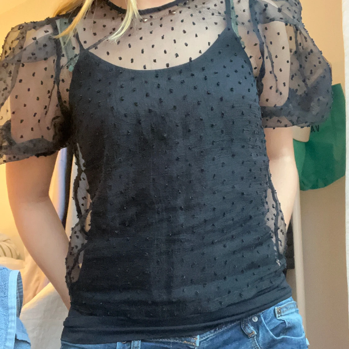 Genomskinlig topp med puffärm - 90