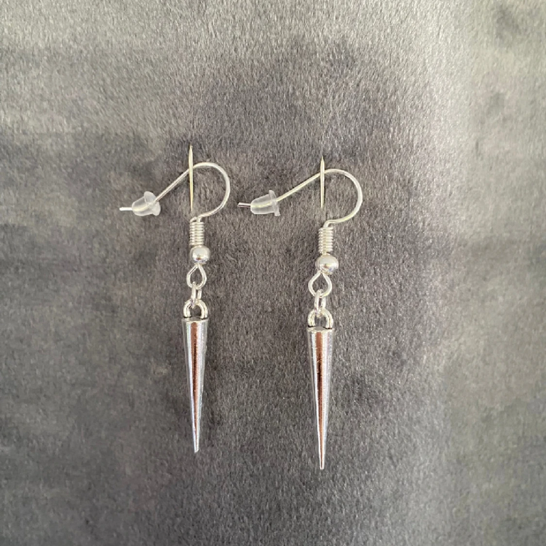 Örhängen med nitar - 90