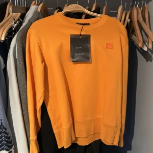 Acne Studios Tröja - Fin tröja med unik färg i storlek XXS! Bra skick och fräsch🫶Kvitto och tags finns och fås med vid köp👍