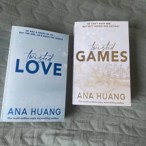 TWISTED SERIES  - nyköpta, endast lästa en gång, skrivna på engelska. Twisted love & Twisted games av Ana Huang.  60kr/st. 