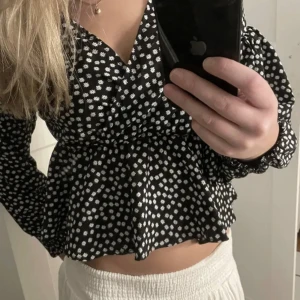 Så fin blus!!  - Jättefin blus. Nypris 299kr mitt pris 49kr.💕 💗