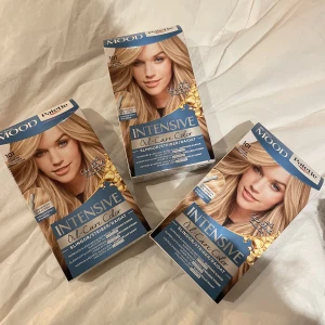 Hårblekning - Säljer dessa tre hårblekningar som jag köpte i november då de aldrig kom till användning. Förpackningarna är obrutna och helt nya💗 Pris på nätet ligger på mellan 50-100kr per förpackning men säljer alla tre för 100kr tillsammans då jag vill bli av med dem