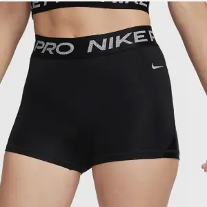 Säljer dessa knappt använda Nike Pro