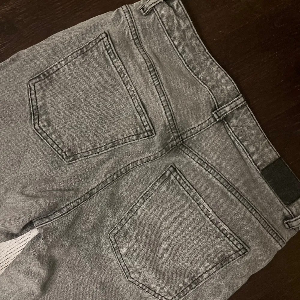 Jättefina jeans från Gina, säljer då dem ej kommer till användning💕. Jeans & Byxor.