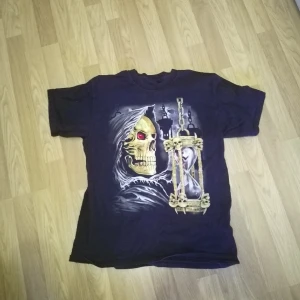 Tshirt döskalle - Cool tshirt, kan hämtas i Norrtälje 