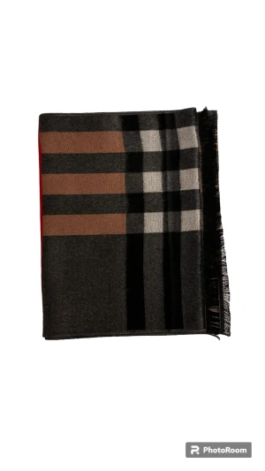 Brun, grå viscos halsduk - Halsduk gjort i merilnoull och viskos fiber Skön och varm Hög kvalitet Fråga om du har några frågor!