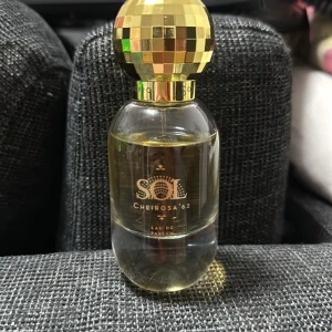 Sol de Janeiro  - Har använt 90% av flaskan. En parfym av 62 doftar likt men jag känner att de ej passar mig❤️ Därför så säljer jag för 500 kr. Frakten står för köparen också❤️ 