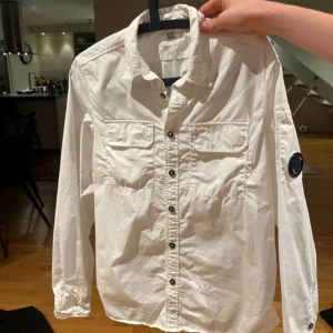 Skjorta  - C.P company skjorta. Ordinarie pris 2800 kr
