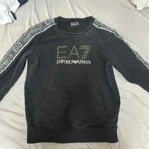 Ea7 sweatshirt  - Ea7 sweatshirt storlek 10a 140cm