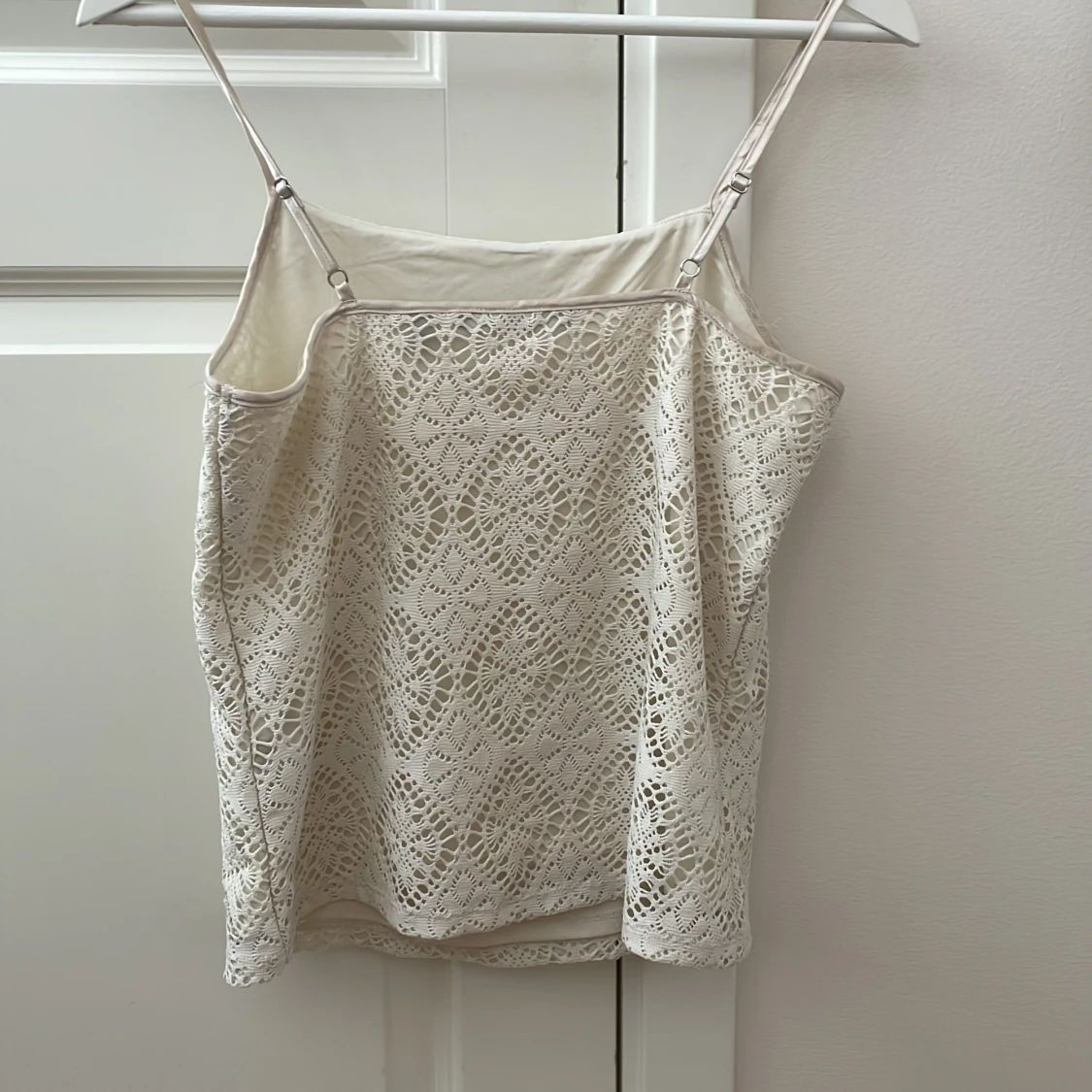 Vit spetsig topp  - 90