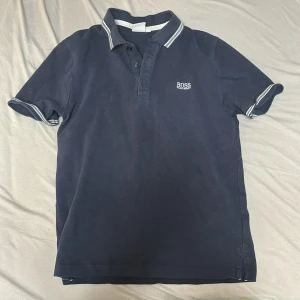 Hugo boss piké  - Hugo boss piké barn storlek xs 12år