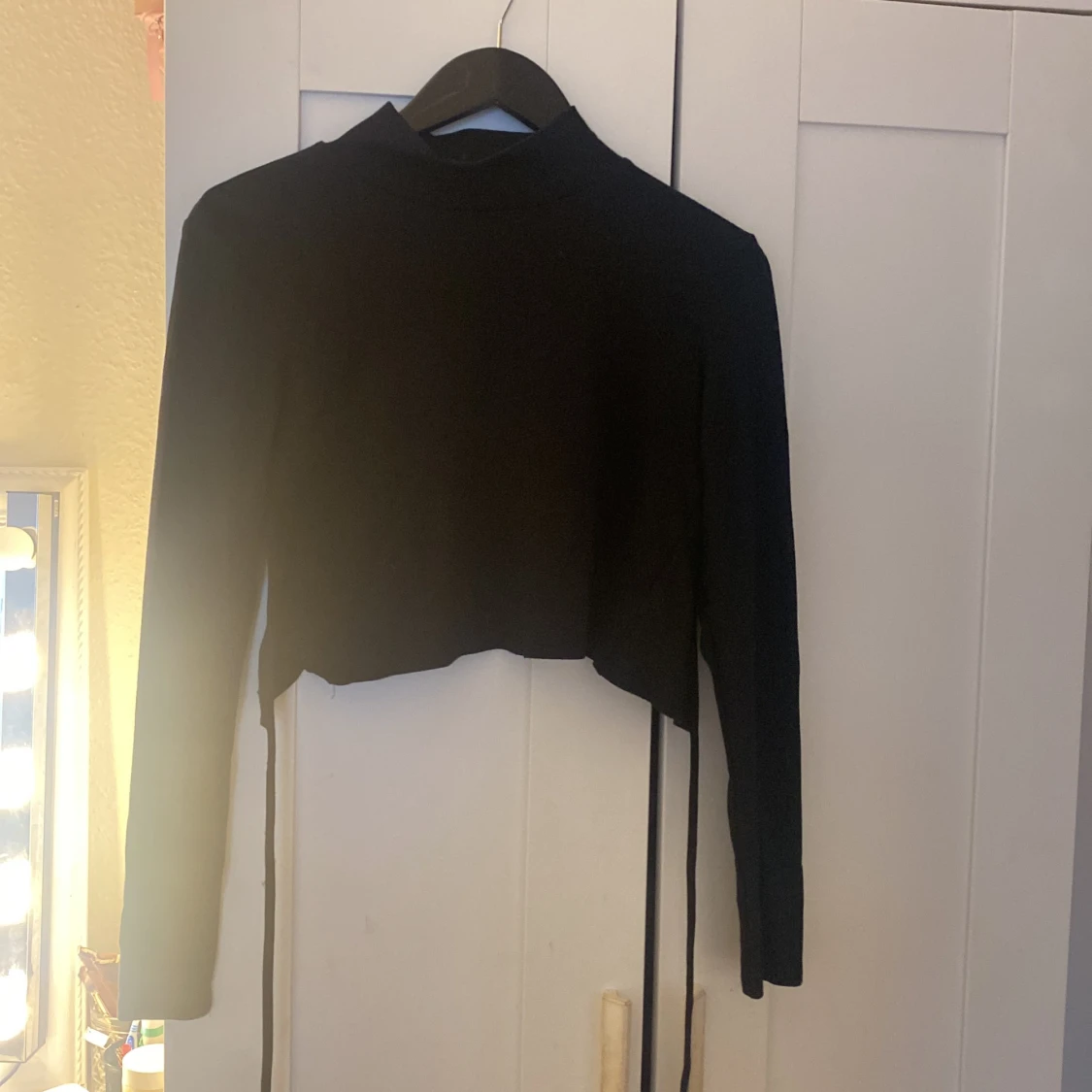 Fin svart tröja öppen där bak 💕