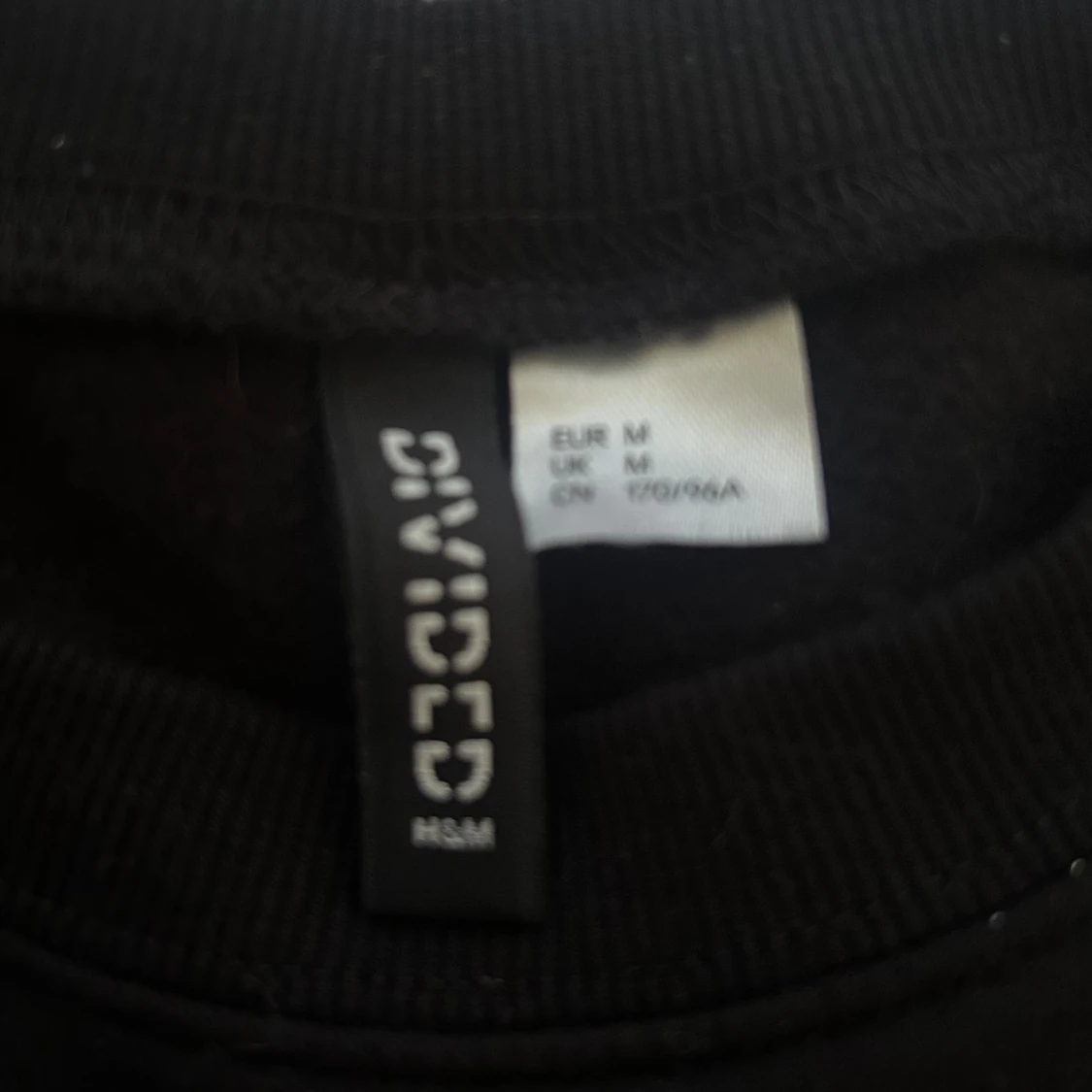 Svart tjock klänning  - 90