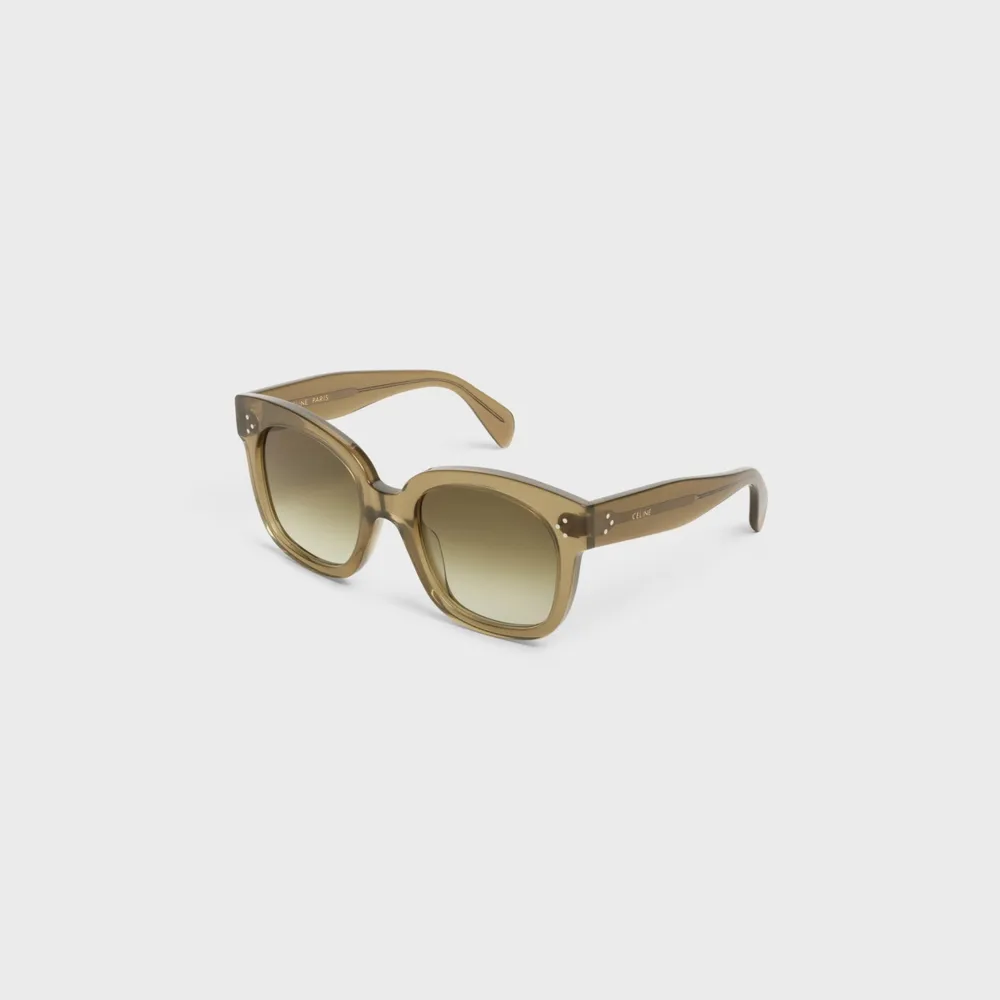 Celine somglasögon S002 SUNGLASSES IN ACETATE TRANSPARENT KHAKI Inköpta för 1 år sedan för 4300:- Kommer med certifikat Inga repor eller skador. Asusteet.