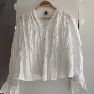 Blus - Helt ny, aldrig använd. 