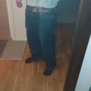 Levis jeans 568 - säjer min killes Levis stay loose 568 🤑🤑, priset går o pruta, lite skitage skriv om ni intresserade elr vill ha fler bilder 🙏 