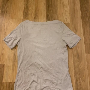 T-shirt - Ljus blå tröja som är knappt använd 