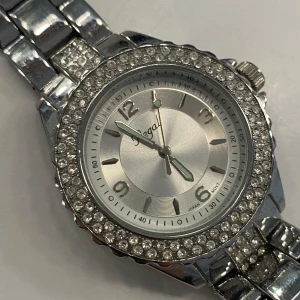 rostfri klocka  - stainless steel från regal 17cm lång