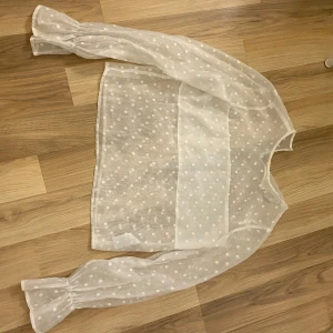 Blus - Knappt använd