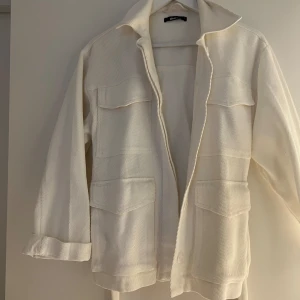Vit Jacka - Super fin sommar/vår jacka från Gina tricot🤍