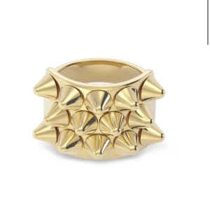 Edblad ring - Säljer min edblads ring då den var för stor och kom inte till någon användning. Original priset var 399kr💞