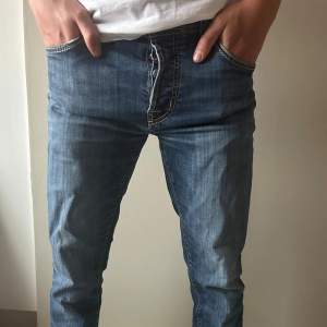 Lyxiga, stilrena och eleganta jeans ifrån italienska kvalitetsmärket Tramarossa🇮🇹 🔵Snygg blå färg🔵 🙌🏽Nyskick (10/10)🙌🏽 🌊Storlek 32🌊 Nyrpris ca 3999 kr  Hör gärna av er vid minsta fundering eller vid önskande av fler bilder Mvh 