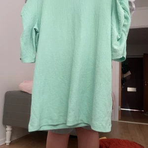 Turkos blus  - Ganska ny 